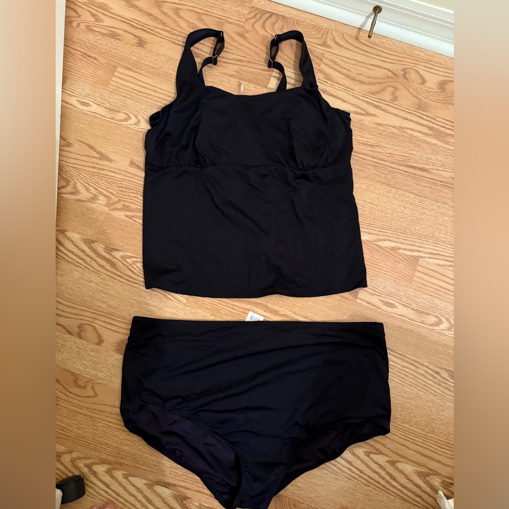 Land's End Women's Plus Size Tankini - top is a size 20W and bottom is size 2X.